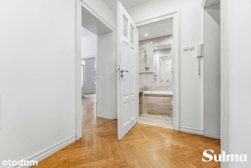 Klasyka w zabytkowej kamienicy - w sercu Katowic-13