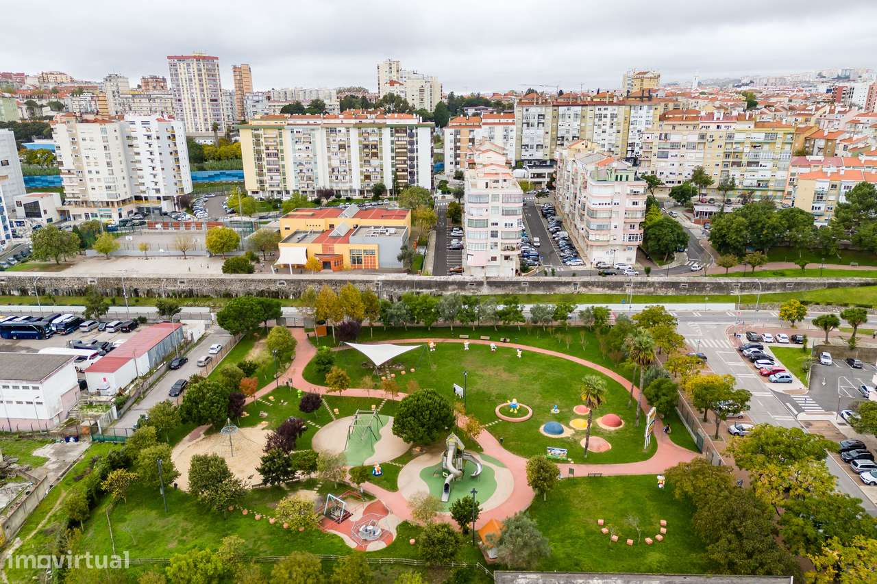 T2 Amadora | Totalmente Remodelado | Varanda-16