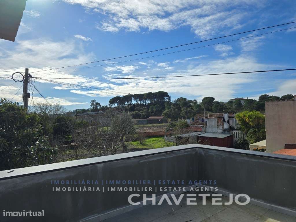 Moradia T4 Moderna c/ Garagem, estilo e Conforto a um Passo de Tomar-52