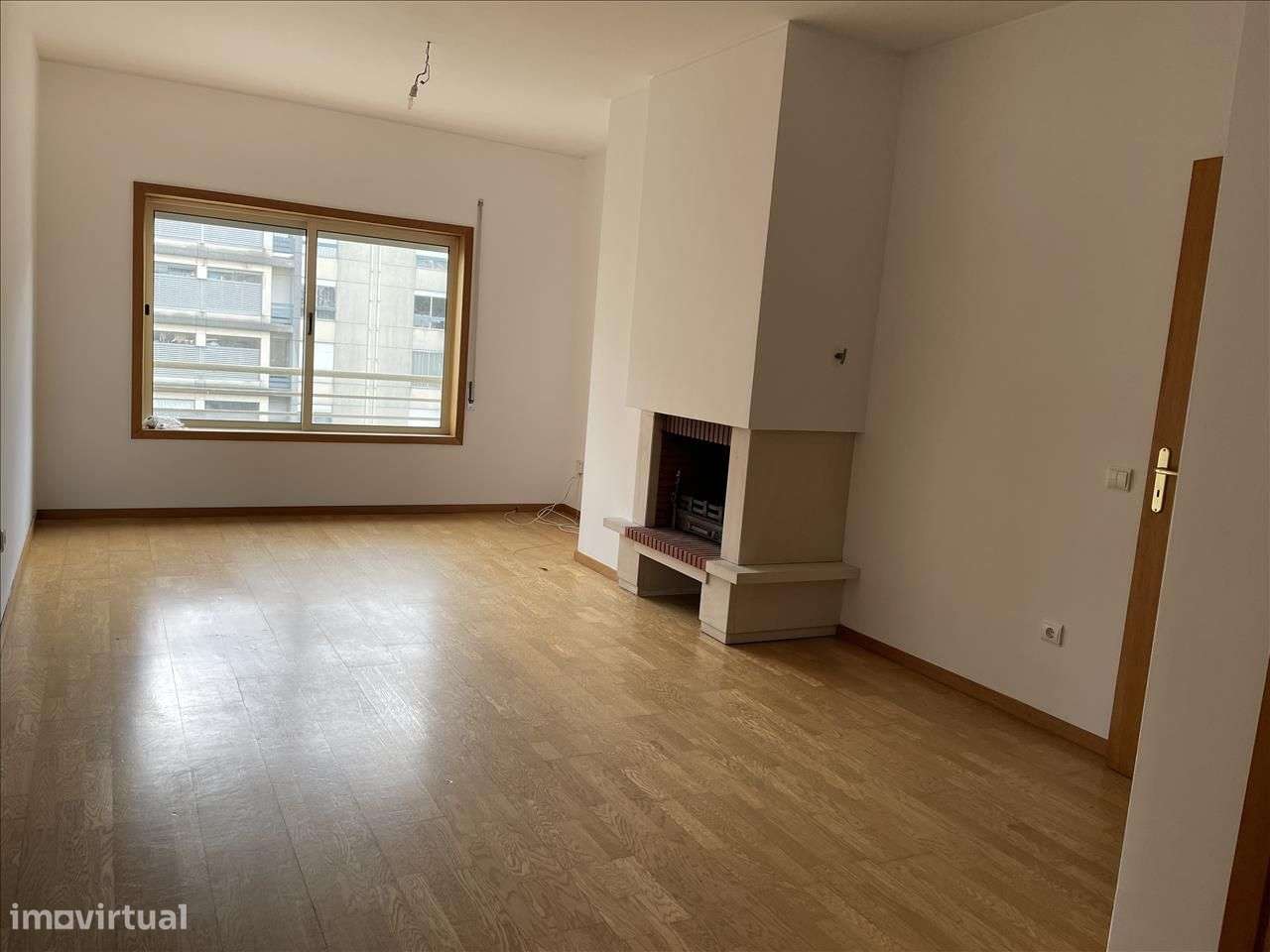 Apartamento T3 Espaçoso com Garagem e Elevador em Águas Santas - Grande imagem: 2/16