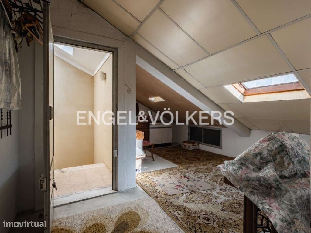 Prédio Misto de 3 Pisos com Jardim e Anexo Habitacional - Santo And...-17