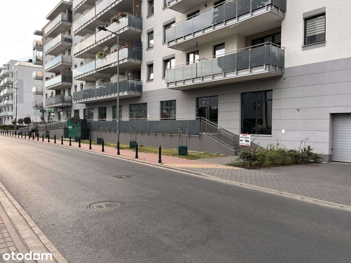 Lokal komercyjny na sprzedaż – Ząbki, część nowa-1