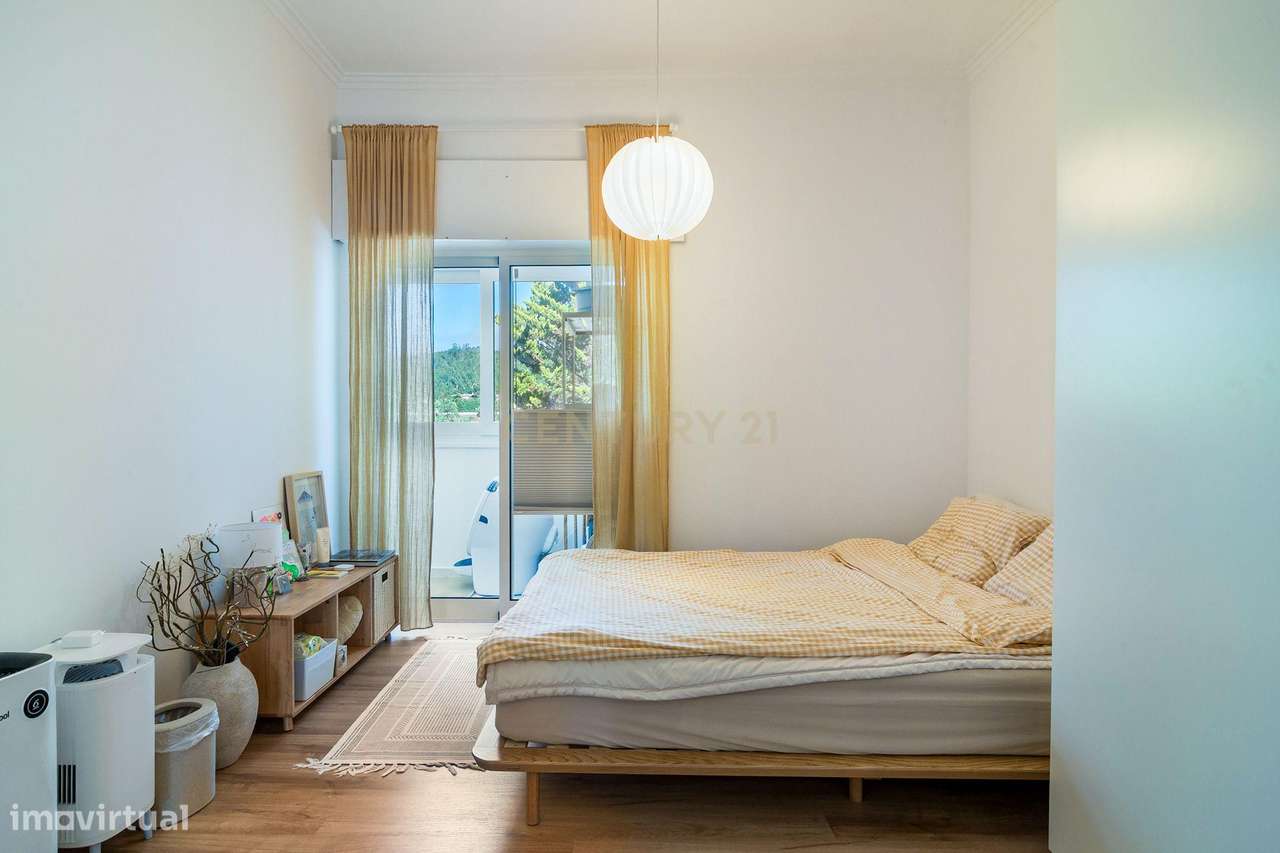T4 Duplex Mobilado e Totalmente Remodelado | Centro do Linhó | Vista S-9