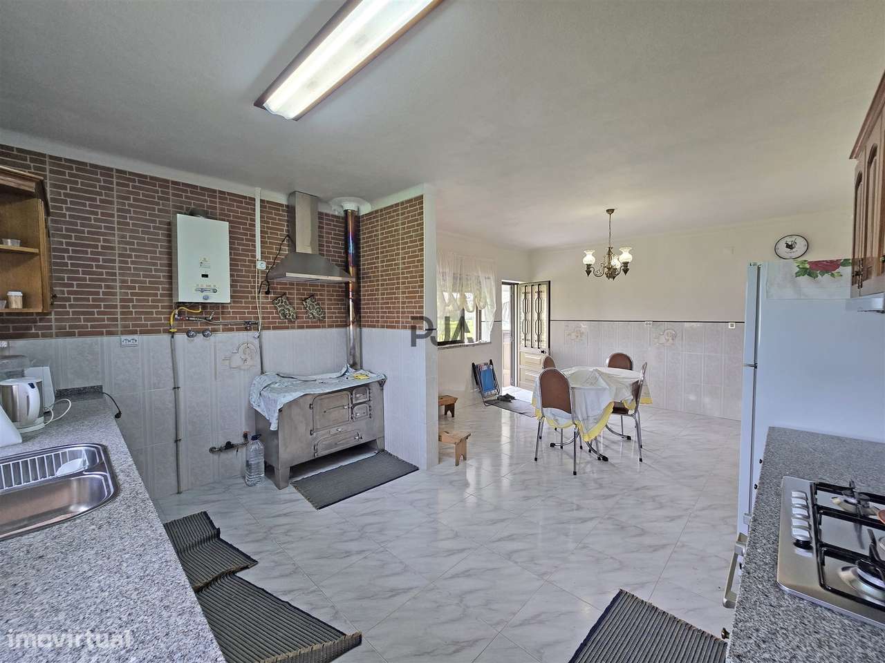 Moradia Isolada T5 em Outeiro de Espinho, Mangualde-15