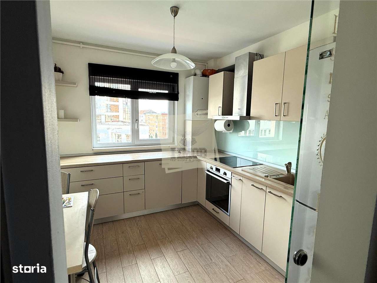 Apartament 3 camere 80mp Renovat zona Centrala-10