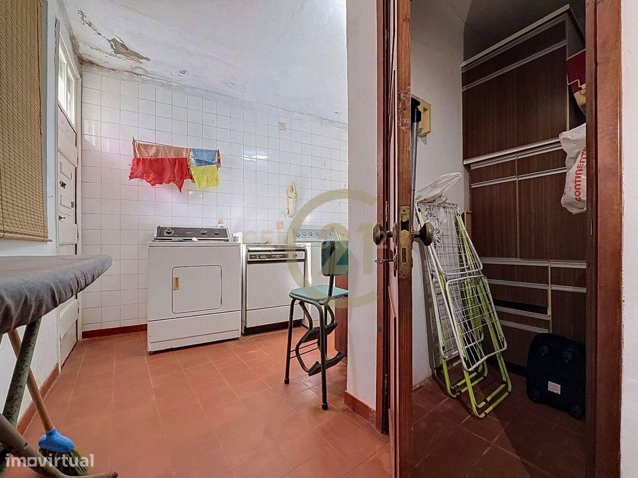 Moradia com Espaço Comercial no Coração de Angra do Heroísmo – Uma Opo-27