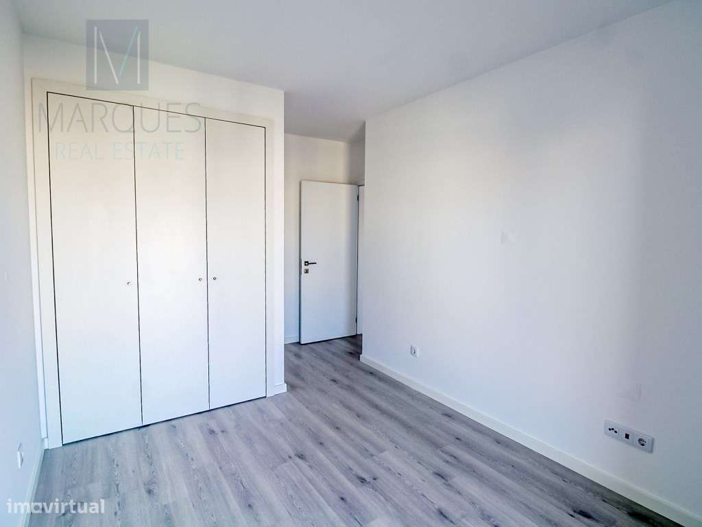 Apartamento T3 com Parqueamento em Santa Marta do Pinhal - Corroios-11