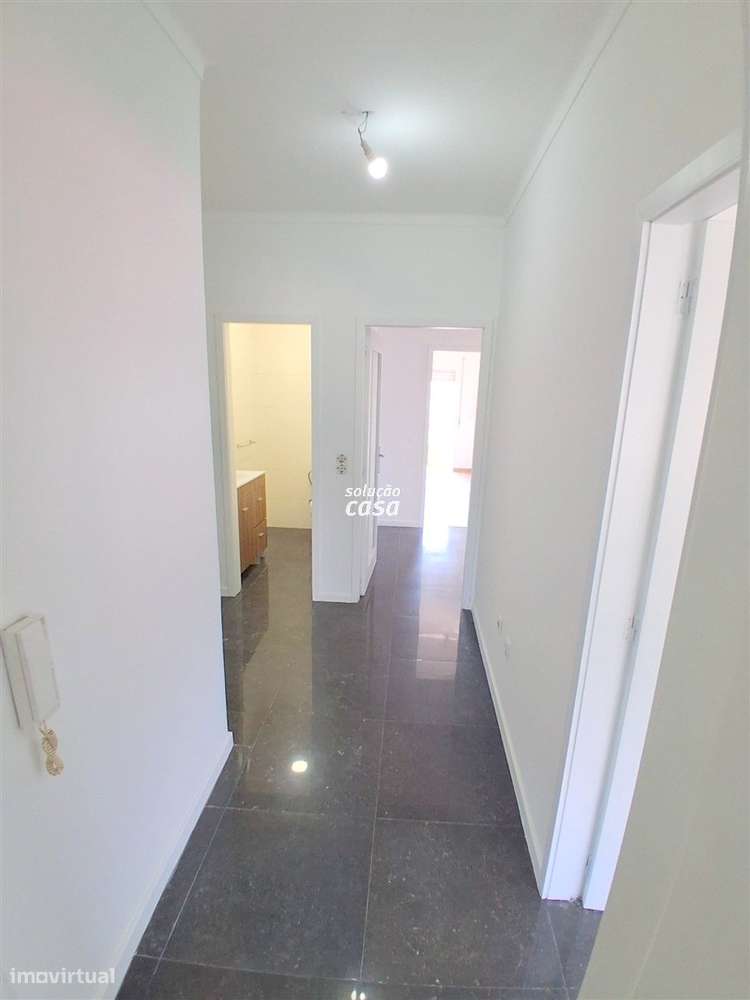 Apartamento T3 com Lugar de Garagem, localizado em Fânzeres!-7
