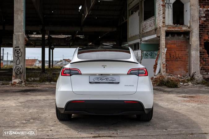 Tesla Model Y Performance Dual Motor AWD - 11