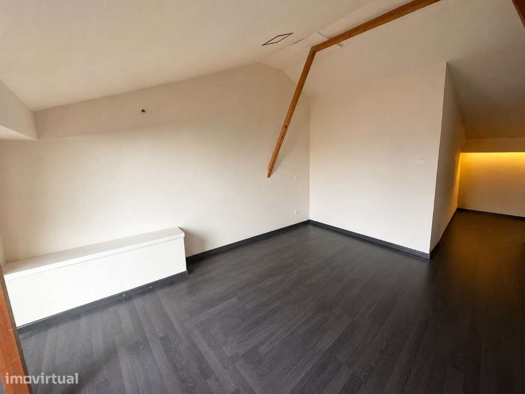 T2 Duplex com Suite e Varandas | Algés-14