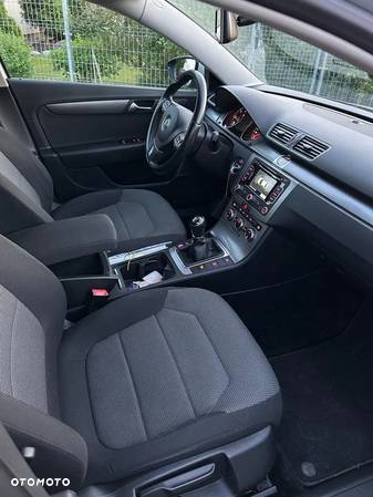 Volkswagen Passat 2.0 TDI Comfortline - 12