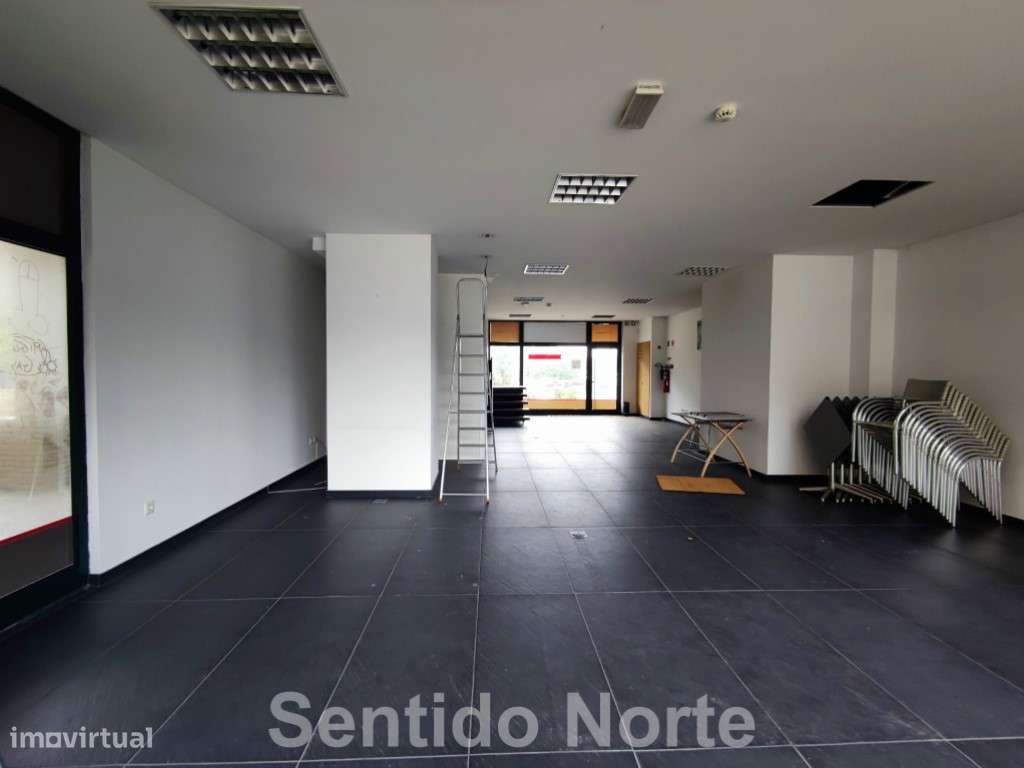 Loja junto ao Hospital de São João para restauração e outros - Grande imagem: 2/8