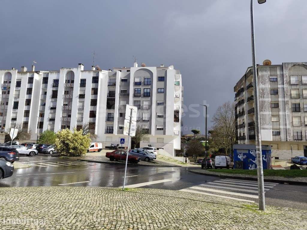 Apartamento T3, com suite 3 varandas e arrecadação-12