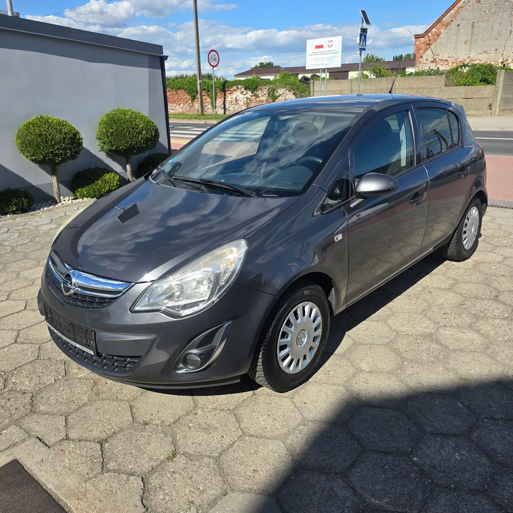 Opel Corsa D 1.2 16V Essentia 2011