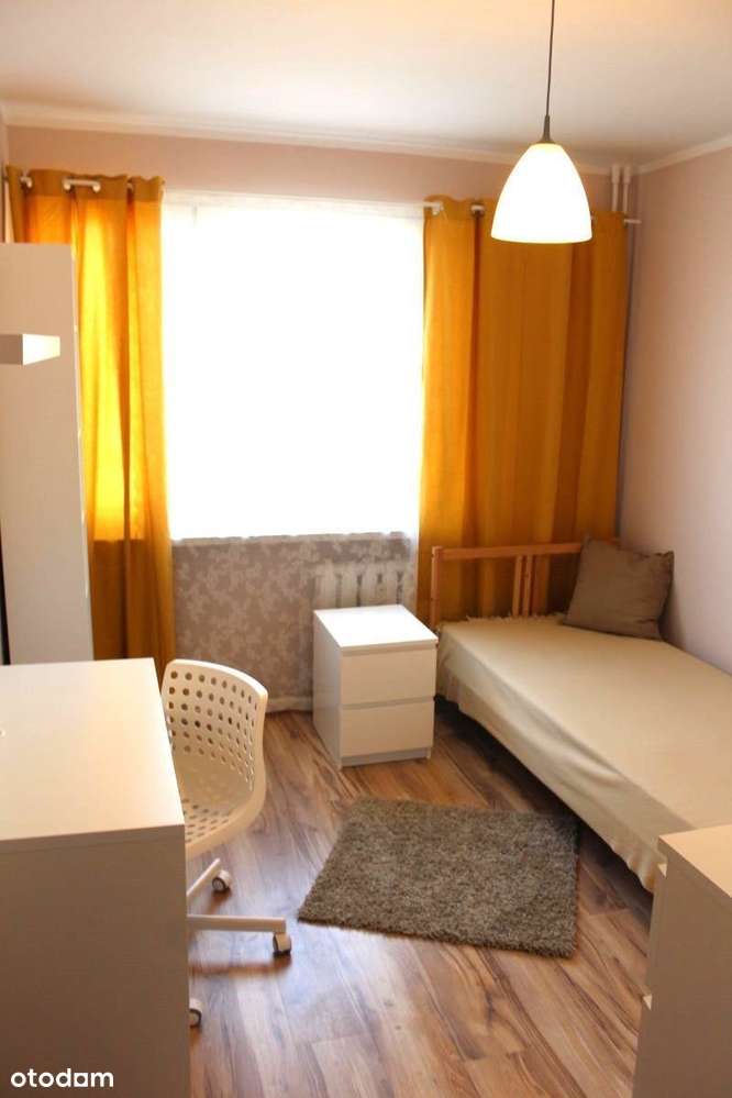 trzy niezależne pokoje z balkonem-3