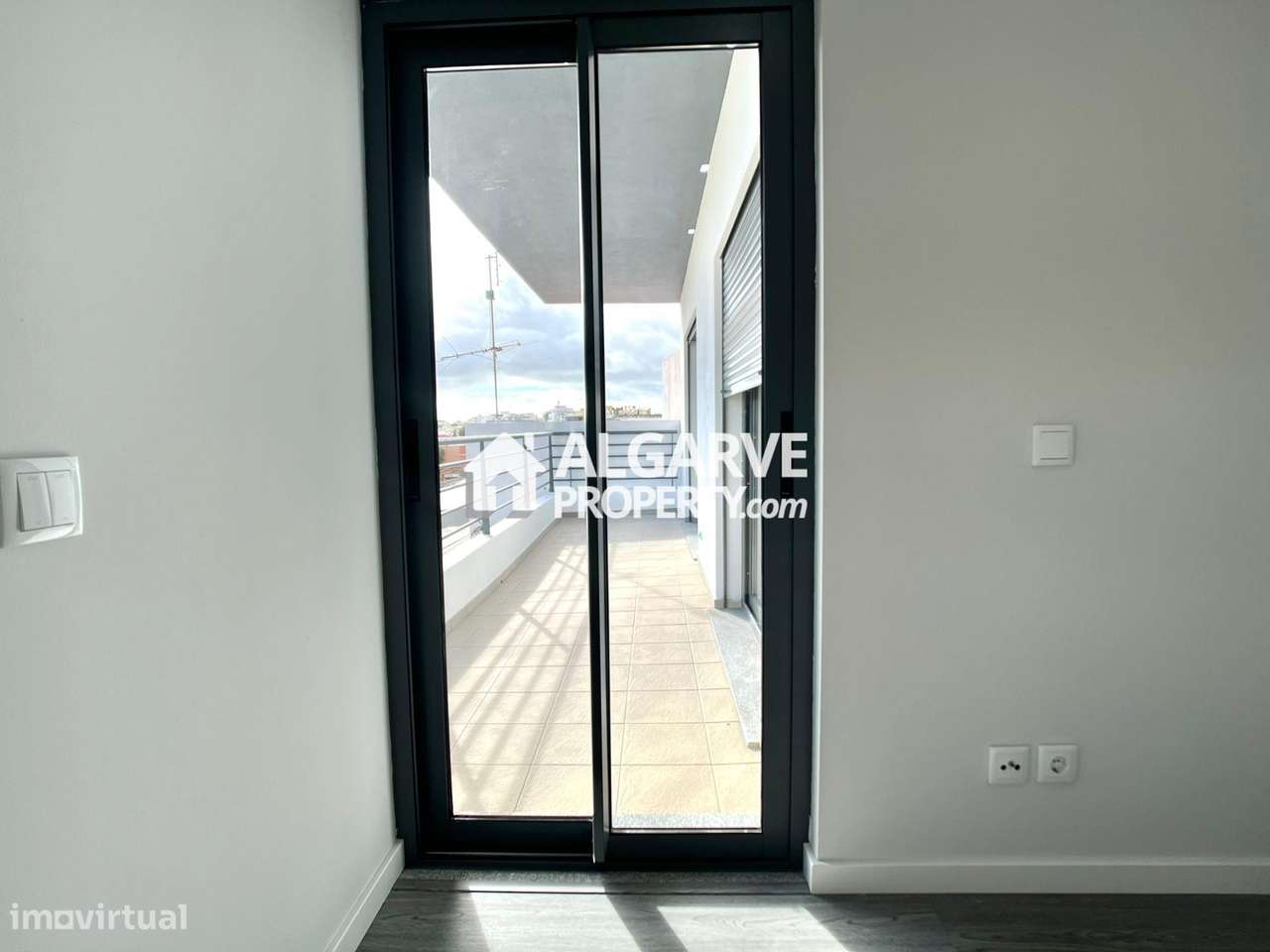 Apartamentos T3 em condomínio de arquitetura moderna com jardim perto-26