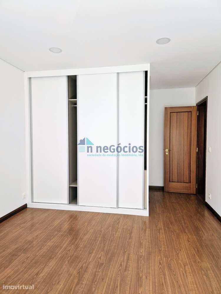 Apartamento T2 em excelente estado! Garagem fechada-10