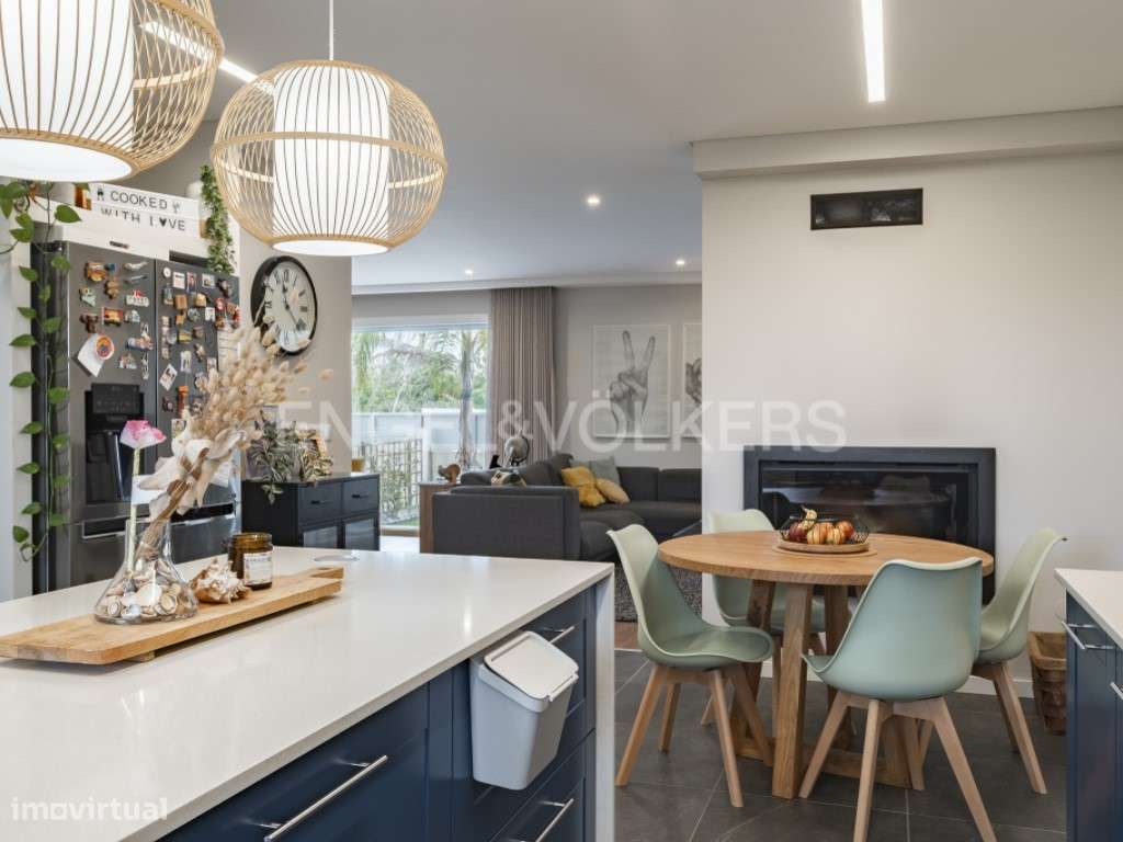 Moradia T4 moderna de luxo em Fernão Ferro-13