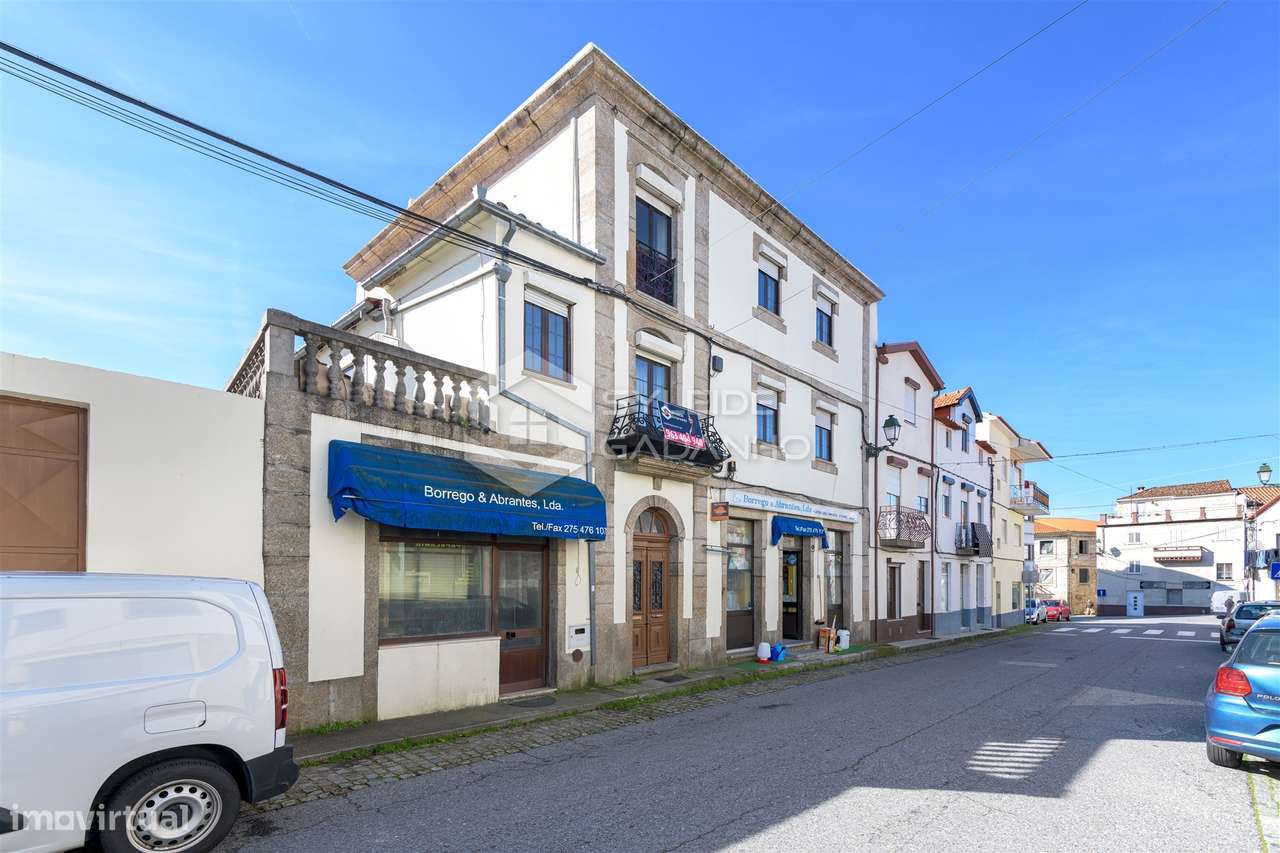 Prédio para venda centro de Caria com comércio no rés-do-chão e ampla-20