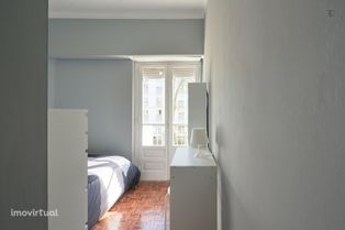 553626 - Quarto com cama de casal, com varanda, em apartamento com...