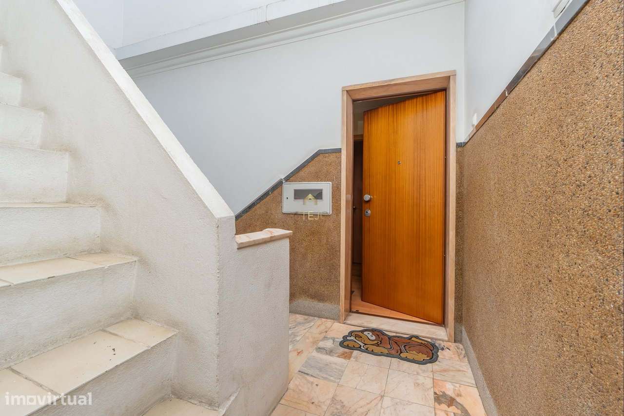 Apartamento T2 em Sacavém com Excelente Localização-18
