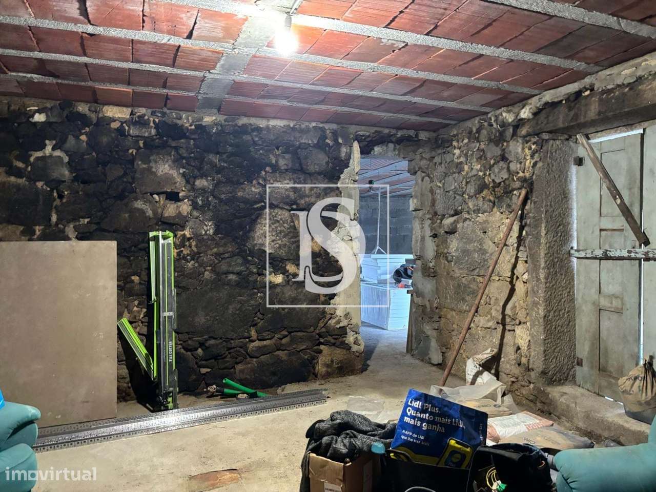 Elegância Atemporal: Moradia T3 térrea que Une o Clássico ao Moderno-30