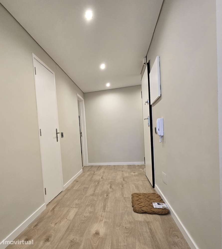 T3 MONTALVÃO Remodelado c/varanda-5