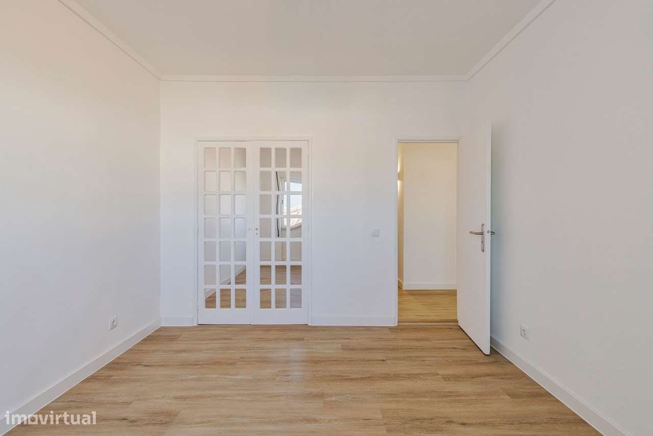 Apartamento T2 remodelado - Laranjeiro-14