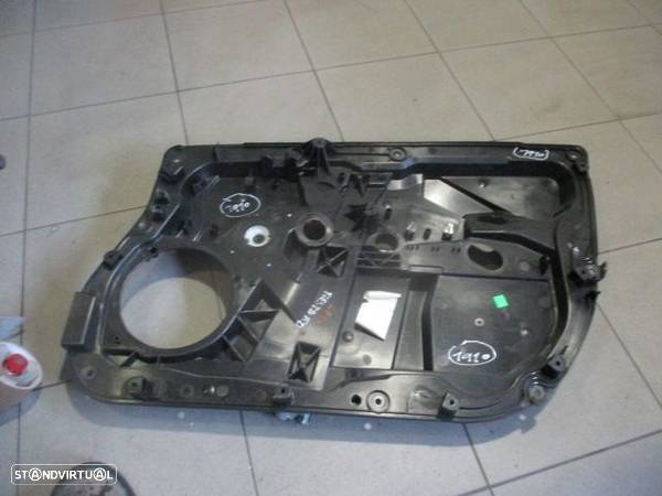 Elevador Sem Motor 8A61A045H16AG FORD FIESTA 6 2009 1.4TDCI    PRETO Fd FORD FIESTA 4 FASE 1 2009 1.4TDCI 70CV 5P PRETO FD - 1