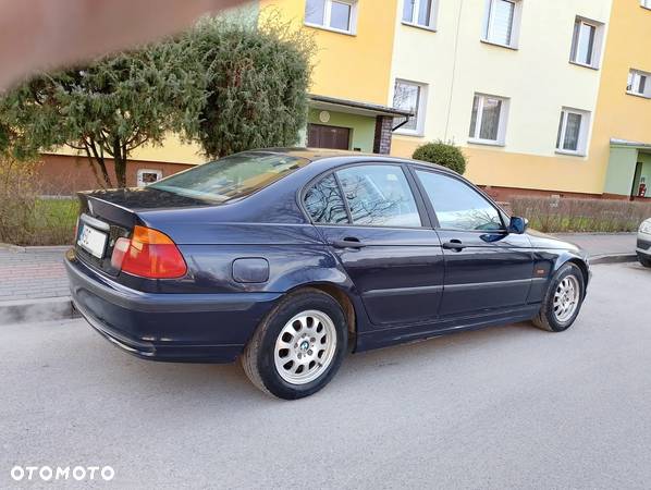 BMW Seria 3 318i - 6