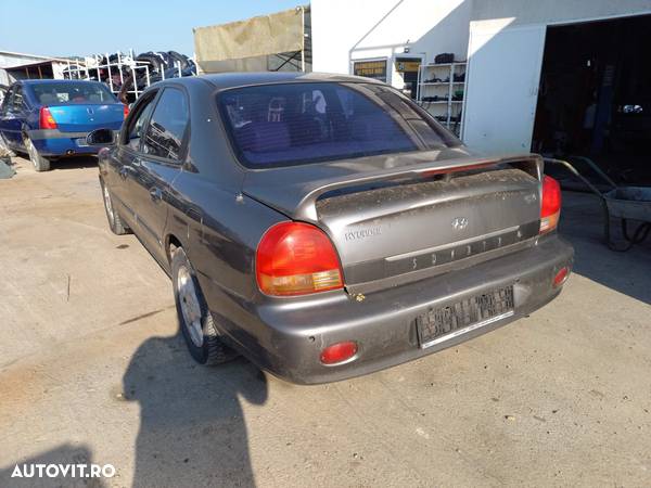 Dezmembrari HYUNDAI SONATA 2.5i V6 an 2001 - 4