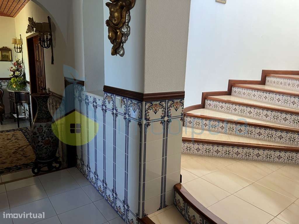 SOBERBA MORADIA T6 COM CASA DE HOSPEDES EM ANEXO-45