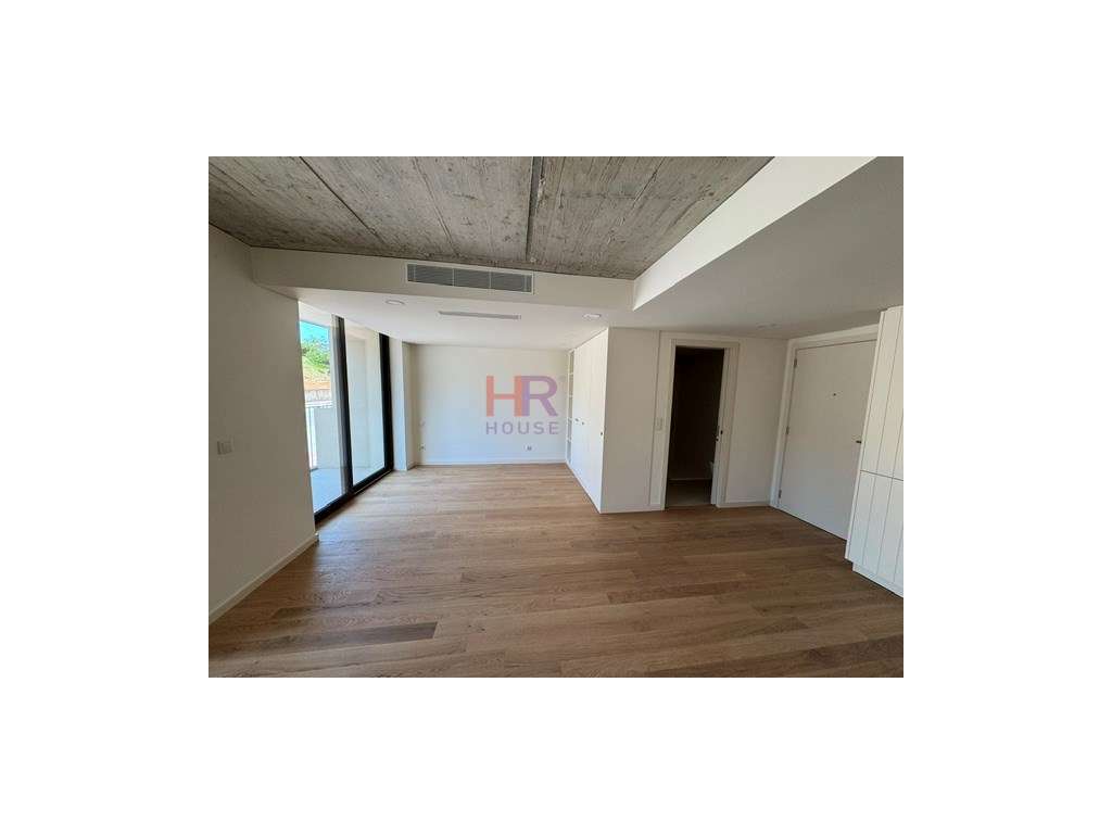 Junto ao Fórum Coimbra vende-se t1 com aparcamento privativo.-23