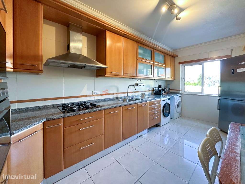 Apartamento T3 c/ Garagem, Sótão e 2 Varandas - Santarém-35