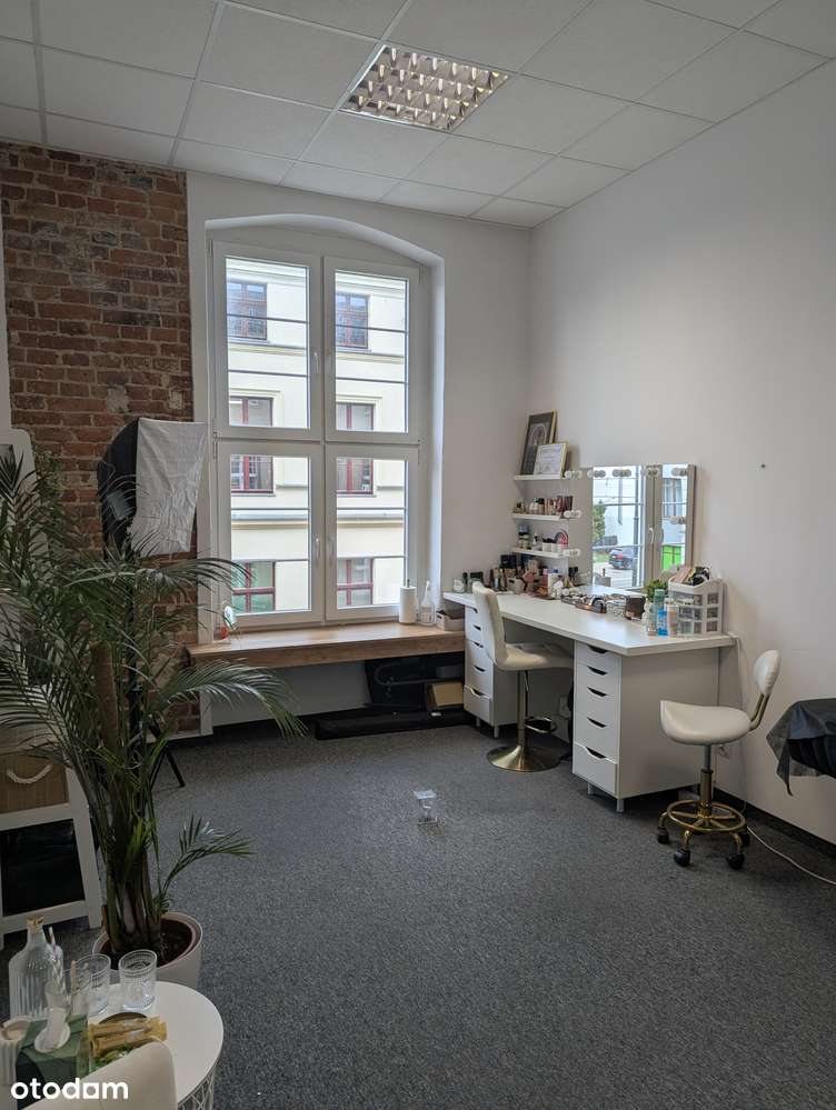 Lokal biurowo-usługowy blisko centrum, parking - Pełny obrazek: 1/7