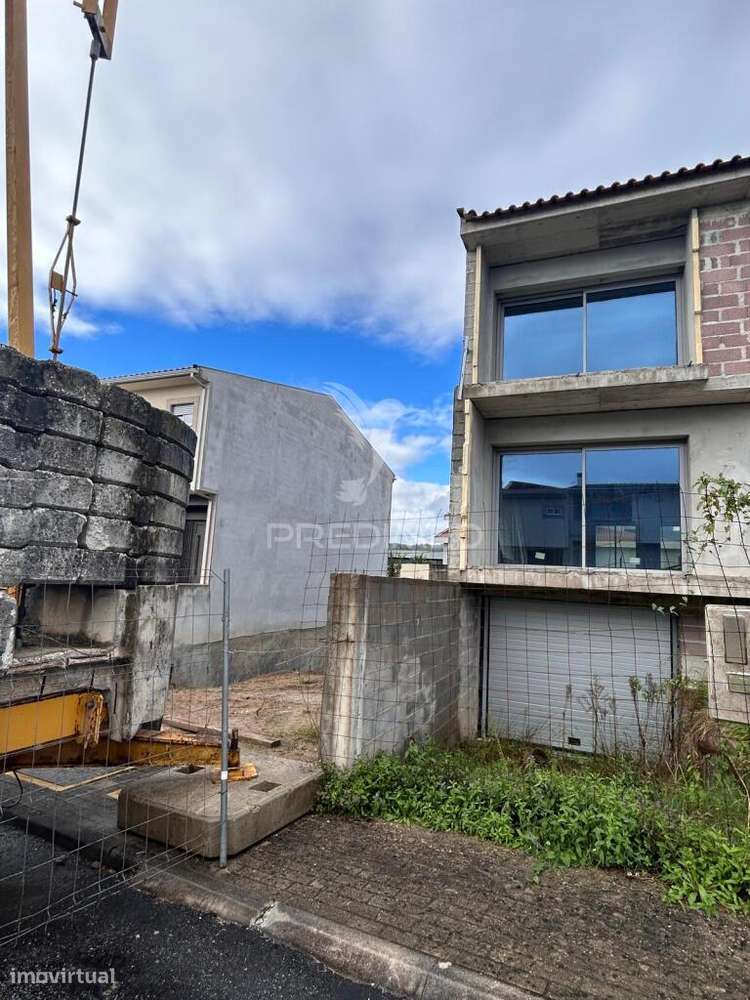 Moradia T3 em Banda – Estrutura em Loureira, Vila Verde - Grande imagem: 4/9