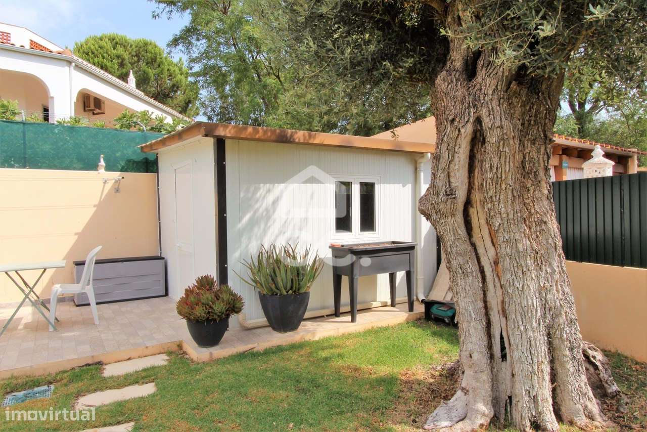 Venda com reserva de usufruto vitalício - Moradia T3 com piscina em Ar-17