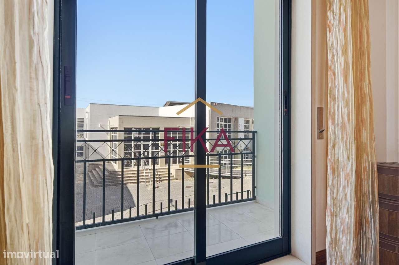 T3 Duplex com Vista Rio e Garagem Box no Centro Histórico do Seixal-26