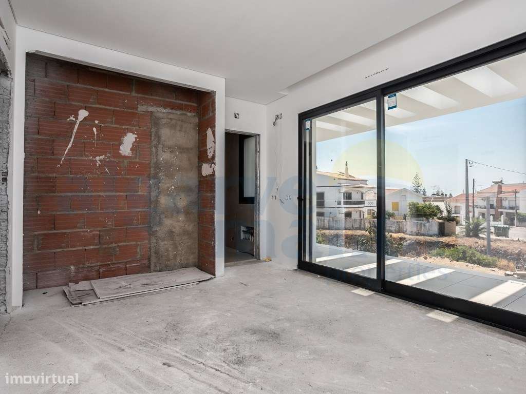 Moradia T4 de Arquitetura Contemporânea com Piscina, Rooftop e Vist...-27