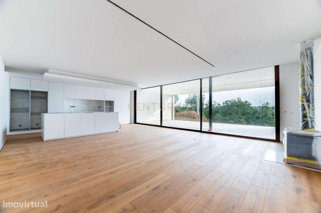 Moradia Moderna com Vistas Deslumbrantes e Acabamentos de Excelência - Grande imagem: 3/23