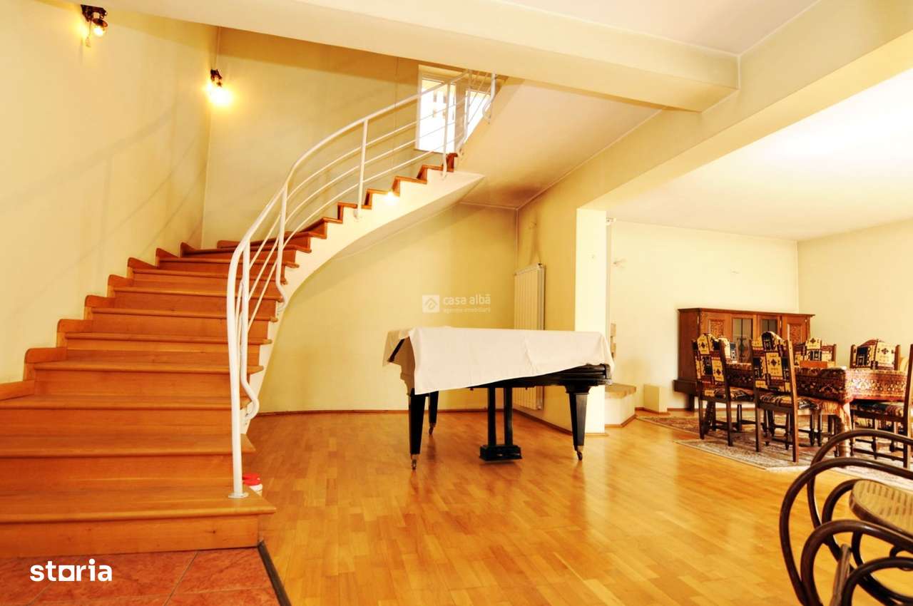 Centru, proprietate Parter + Etaj + Mansarda, disponibila imediat - Imagine principală: 2/20