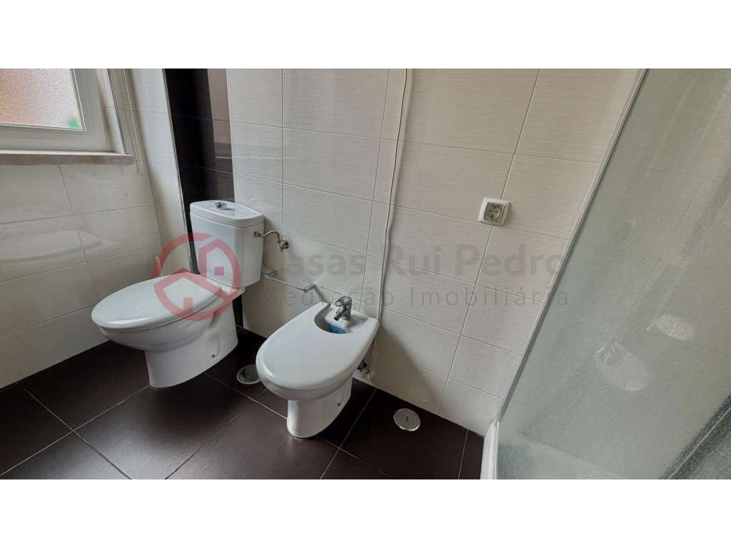 Apartamento T2 com logradouro e churrasqueira na Cova da Piedade, A...-26