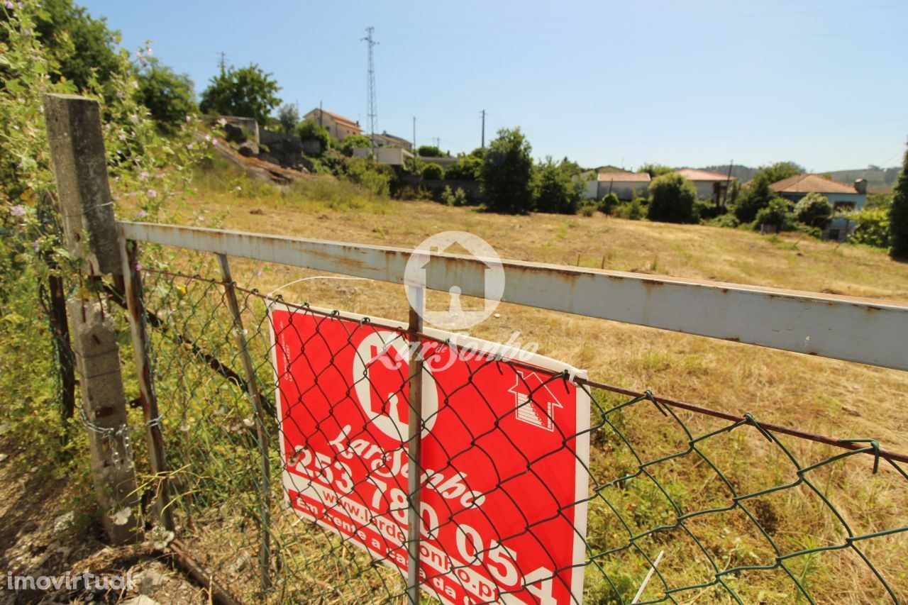 Terreno com 3.372m2 em Arões S.Romão