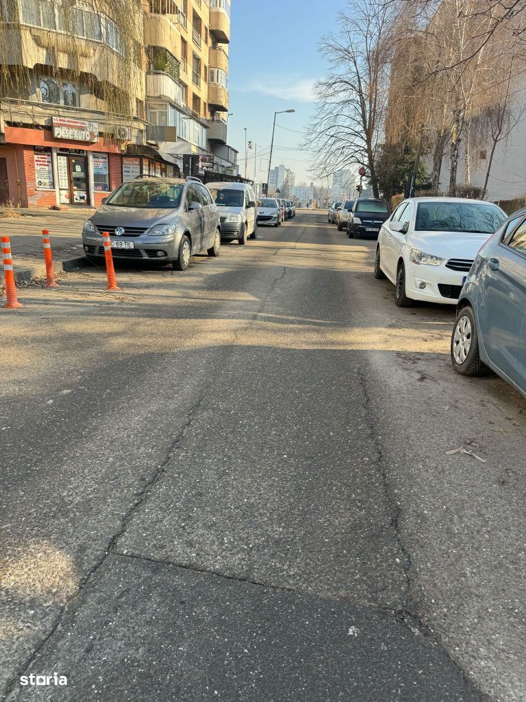 Vand teren in Bacau pe strada Frasinului { in spate la piata sud }