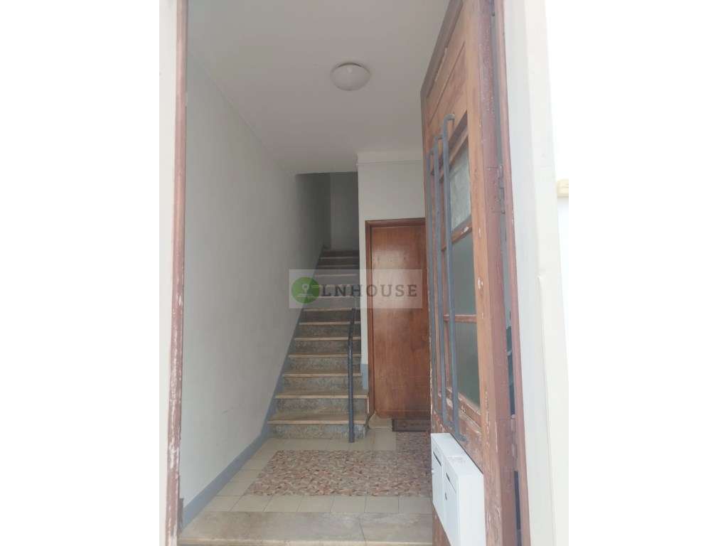 Apartamento T2 com amplo quintal no centro de Vila Real de Santo An...-2
