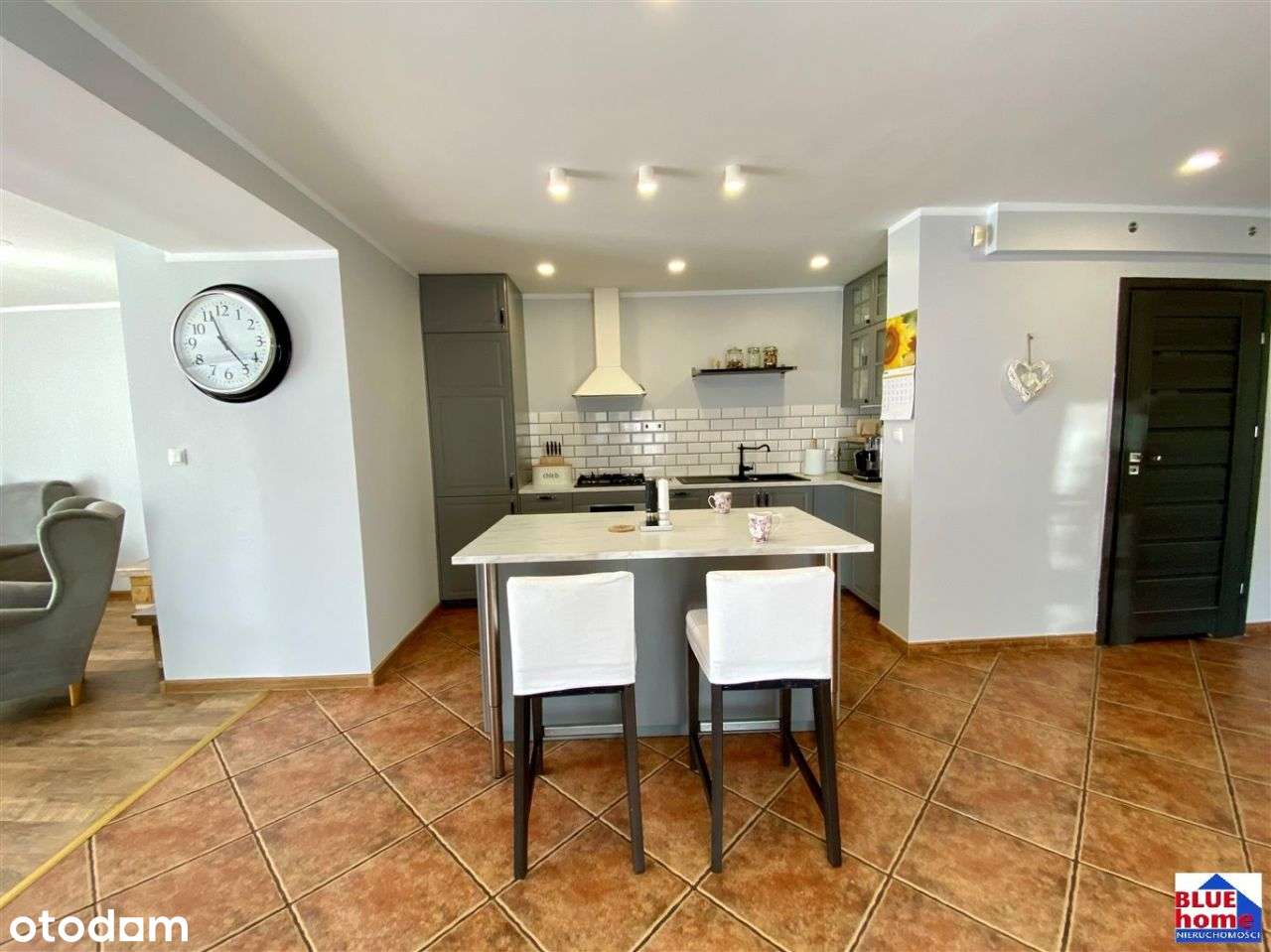 Dom z świetnej lokalizacj z tarasem i garażem.-9