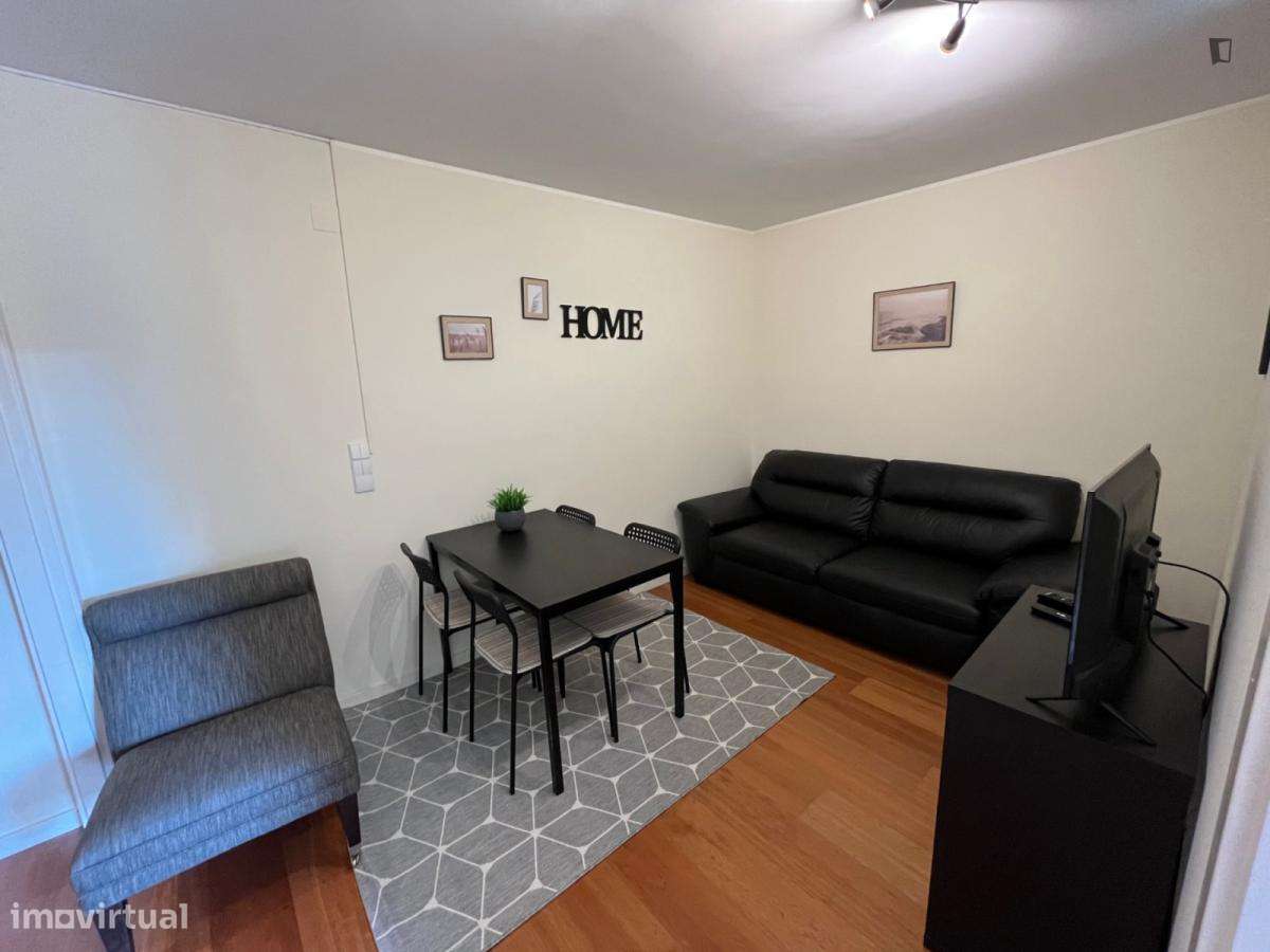 Quarto - localizado em Paranhos Porto - Grande imagem: 2/12