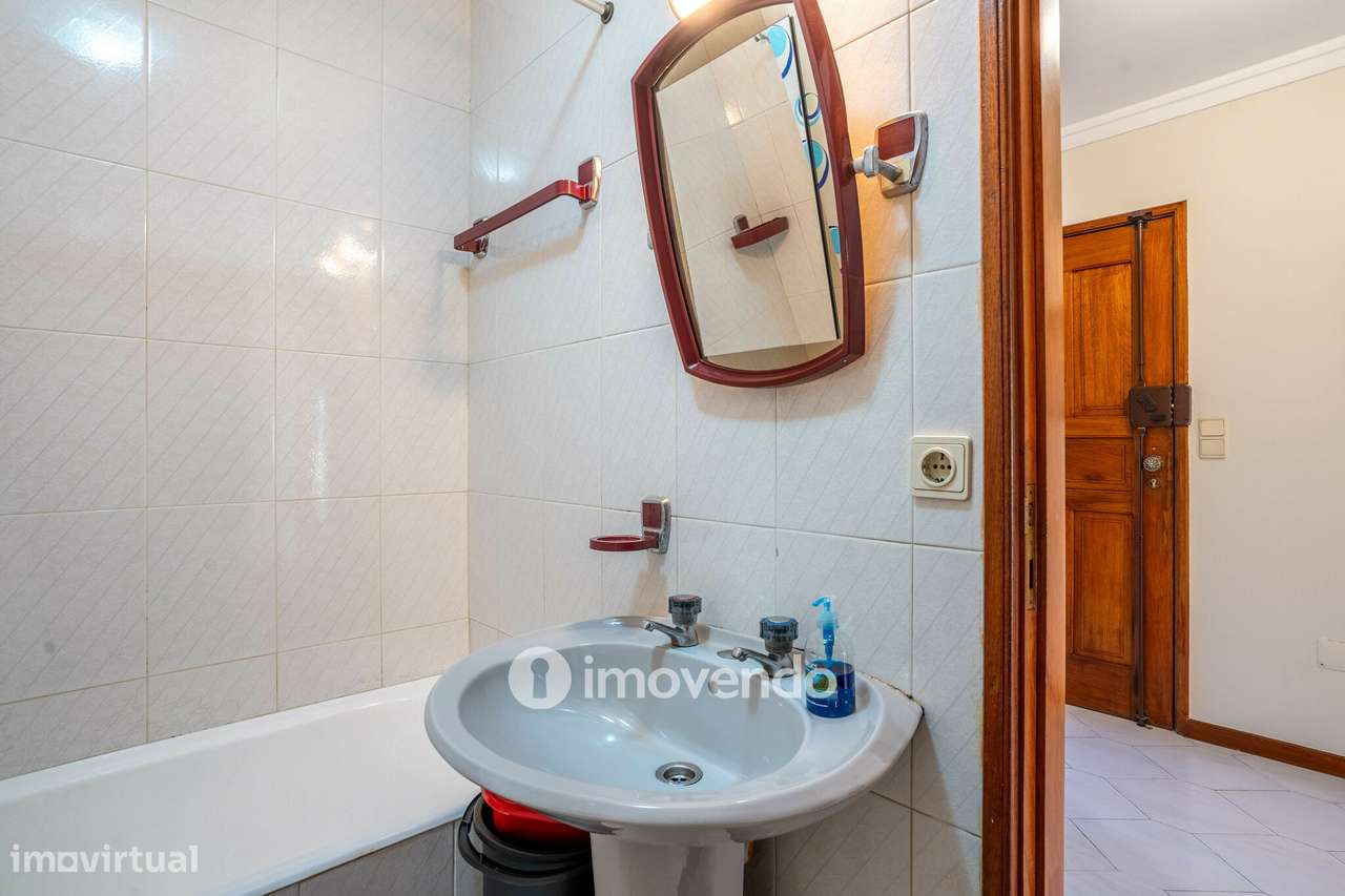 Apartamento T2, com estacionamento e arrecadação, no Porto-24