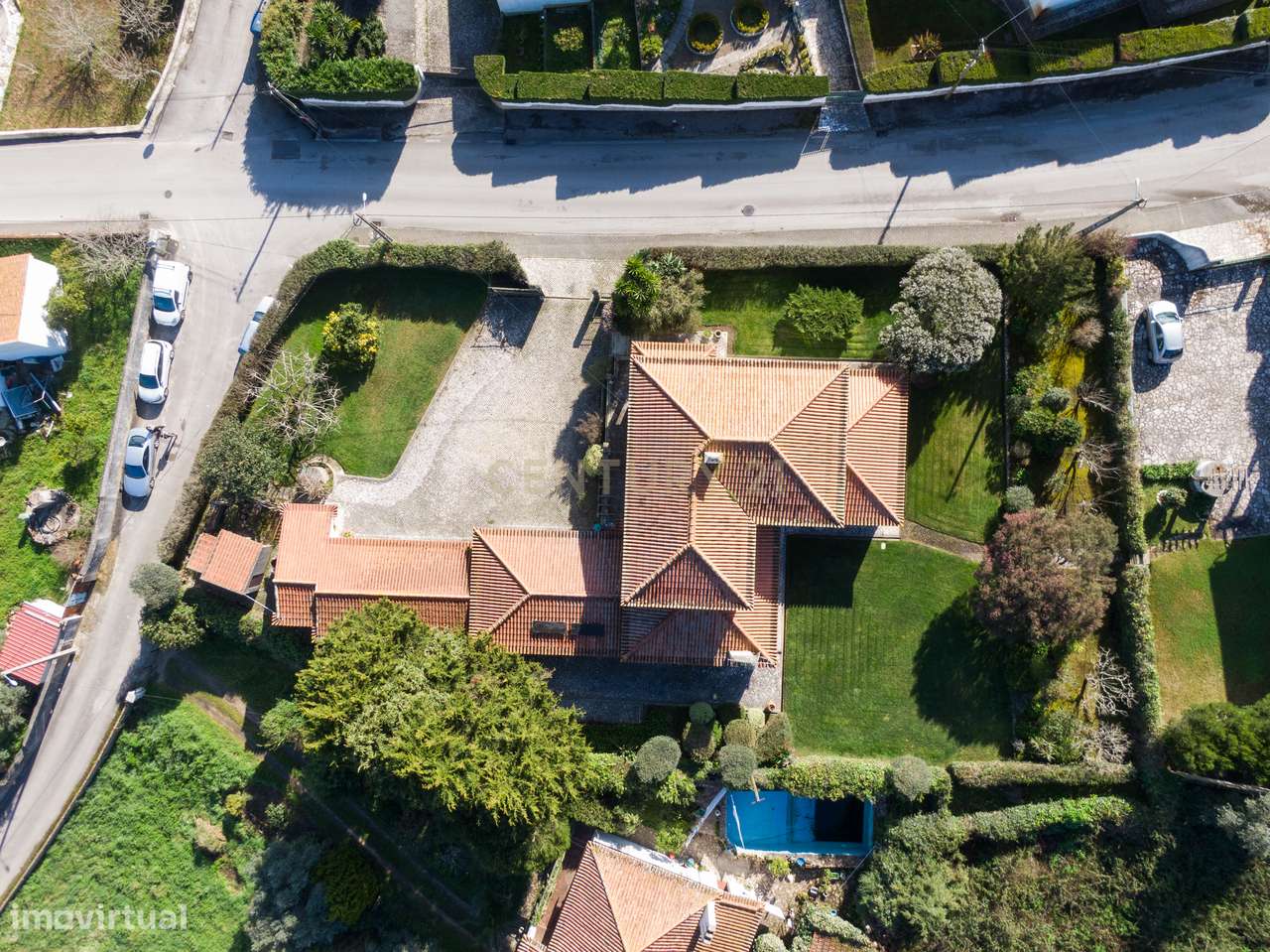 Luxuosa Moradia T6 Isolada com jardim Privado na Venda do Pinheiro - Grande imagem: 4/33