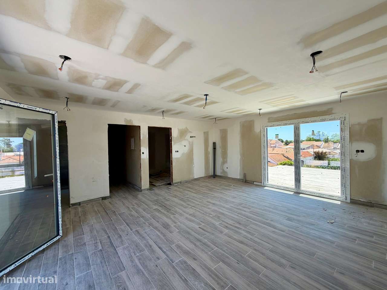 Moradia V4 nova c/ Jacuzzi e vista campo, Montijo-14